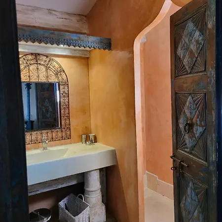 Bed & Breakfast Et La Sauvasse *