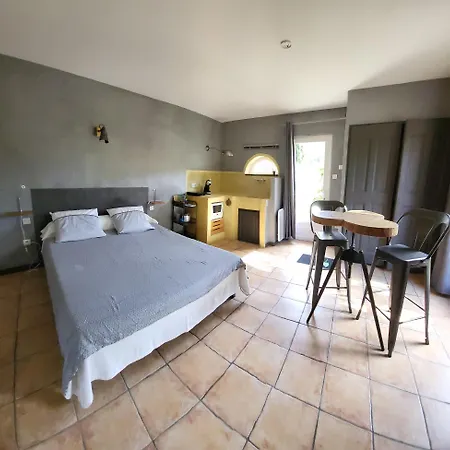 Bed & Breakfast Et La Sauvasse *